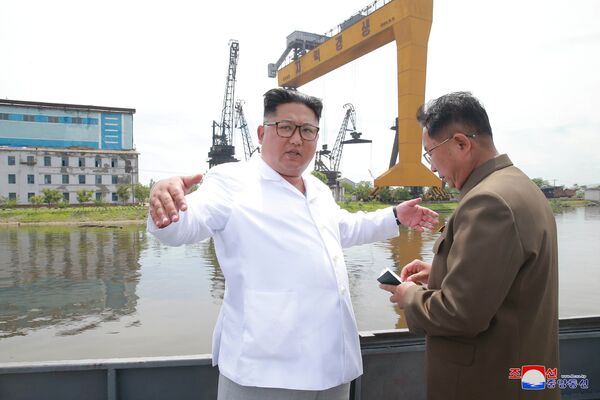 Kim Jong-un marca también el camino de la economía norcoreana - Sputnik Mundo