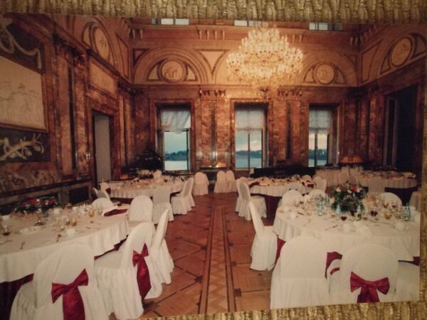 Salón del Palacio de Mármol preparado para el banquete en julio de 1998 Salón del Palacio de Mármol preparado para el banquete en julio de 1998 - Sputnik Mundo