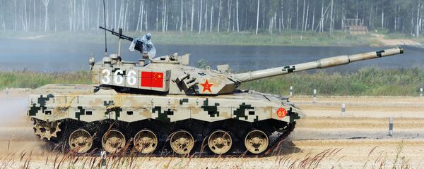 Un tanque chino en el Biatlón de Tanques - Sputnik Mundo