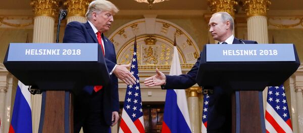 La reunión entre el presidente de Estados Unidos, Donald Trump, y el líder ruso, Vladímir Putin La reunión entre el presidente de Estados Unidos, Donald Trump, y el líder ruso, Vladímir Putin - Sputnik Mundo