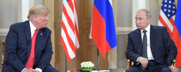 La reunión entre el presidente de Estados Unidos, Donald Trump, y el presidente de la Federación de Rusia, Vladímir Putin - Sputnik Mundo