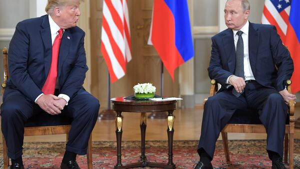 La reunión entre el presidente de Estados Unidos, Donald Trump, y el presidente de la Federación de Rusia, Vladímir Putin - Sputnik Mundo