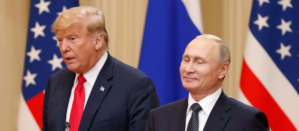 La reunión entre el presidente de Estados Unidos, Donald Trump, y el presidente de la Federación de Rusia, Vladímir Putin - Sputnik Mundo