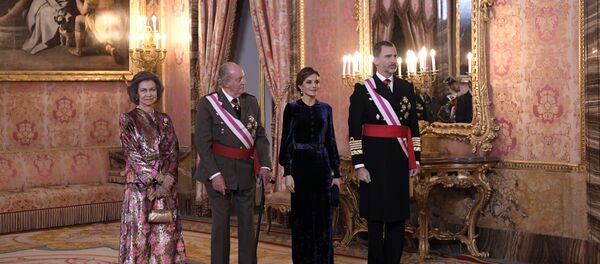La reina Sofía, el rey emérito Juan Carlos I, la reina Letizia y el rey Felipe VI La reina Sofía, el rey emérito Juan Carlos I, la reina Letizia y el rey Felipe VI - Sputnik Mundo