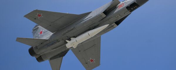 Caza MiG-31 armado con el misil hipersónico Kinzhal - Sputnik Mundo