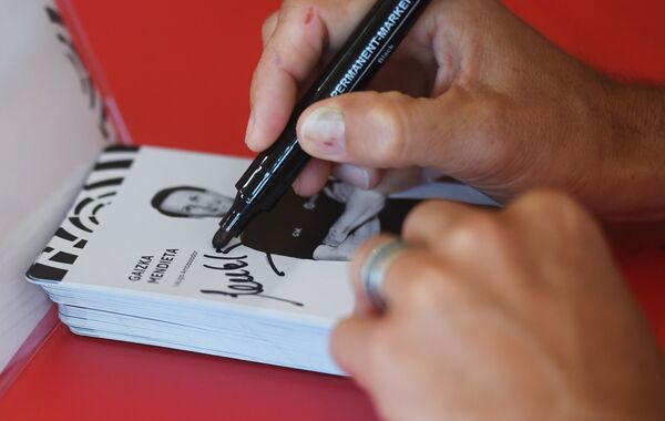 Rueda de prensa de Gaizka Mendieta, futbolista español - Sputnik Mundo