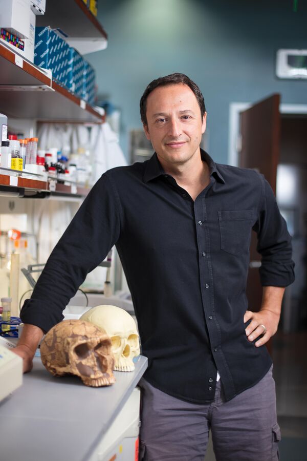 Alysson Muotri en su laboratorio en la Universidad de California en San Diego - Sputnik Mundo