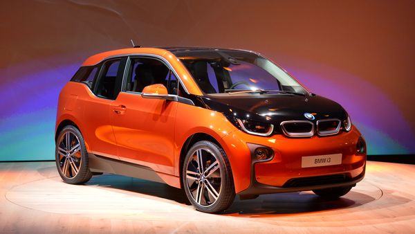 Un carro eléctrico de BMW, el principal consumidor de lo producido por la planta de CATL en Alemania (imagen referencial) Un carro eléctrico de BMW, el principal consumidor de lo producido por la planta de CATL en Alemania (imagen referencial) - Sputnik Mundo