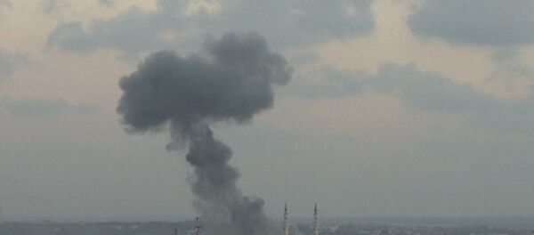 Varias columnas de humo en Gaza hacen prever lo peor (vídeo) - Sputnik Mundo
