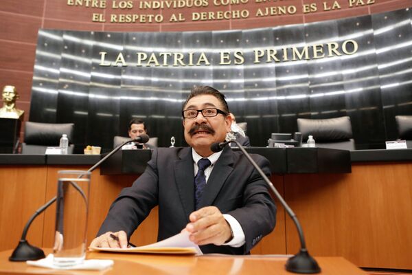 El senador mexicano Isidro Pedraza Chávez en la sesión de la Comisión Permanente, 4 de julio del 2018 - Sputnik Mundo