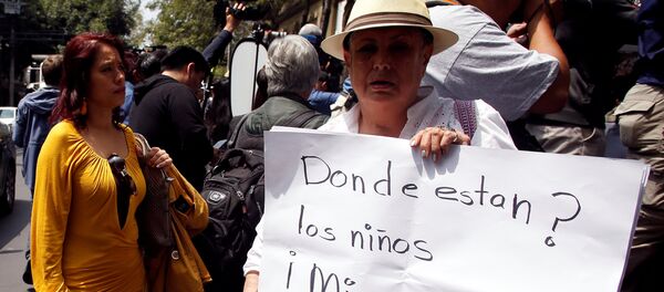 Protesta contra la separación a niños de padres migrantes - Sputnik Mundo