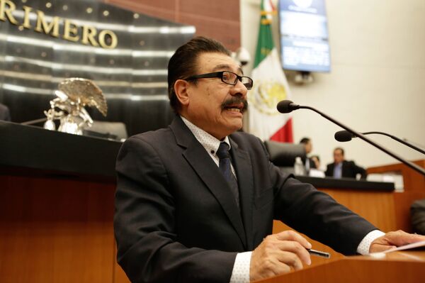 El senador mexicano Isidro Pedraza Chávez en la sesión de la Comisión Permanente, 4 de julio del 2018 - Sputnik Mundo