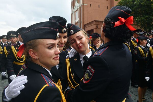 El orgullo de Rusia: la Plaza Roja alberga la graduación de los futuros defensores del país - Sputnik Mundo