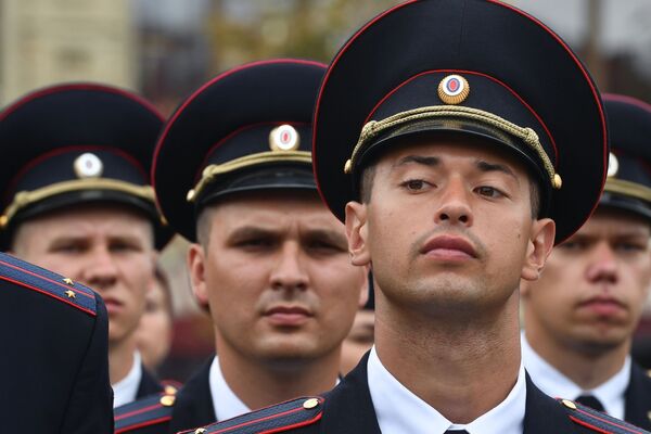 El orgullo de Rusia: la Plaza Roja alberga la graduación de los futuros defensores del país - Sputnik Mundo