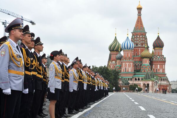 El orgullo de Rusia: la Plaza Roja alberga la graduación de los futuros defensores del país - Sputnik Mundo