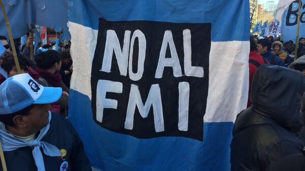 Manifestación contra el FMI y el ajuste en Argentina - Sputnik Mundo