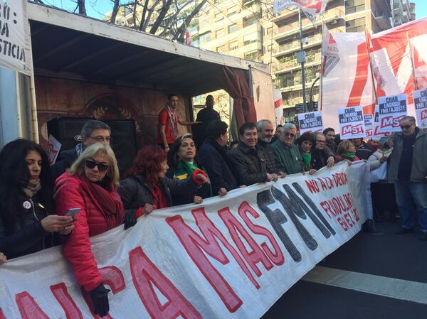 Manifestación contra el FMI y el ajuste en Argentina - Sputnik Mundo