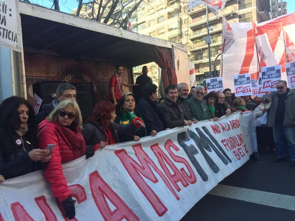 Manifestación contra el FMI y el ajuste en Argentina Manifestación contra el FMI y el ajuste en Argentina - Sputnik Mundo