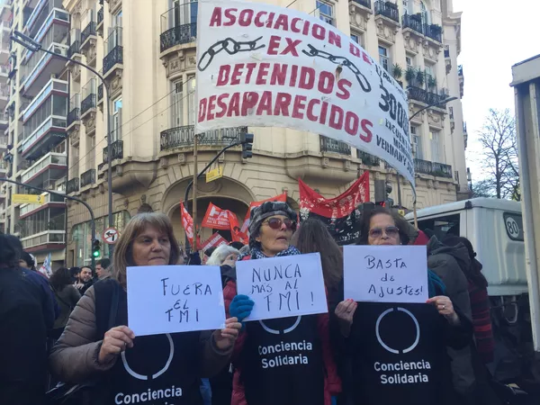 Manifestación contra el FMI y el ajuste en Argentina Manifestación contra el FMI y el ajuste en Argentina - Sputnik Mundo