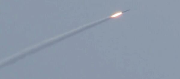 Un submarino nuclear ruso destruye un 'blanco del enemigo' - Sputnik Mundo