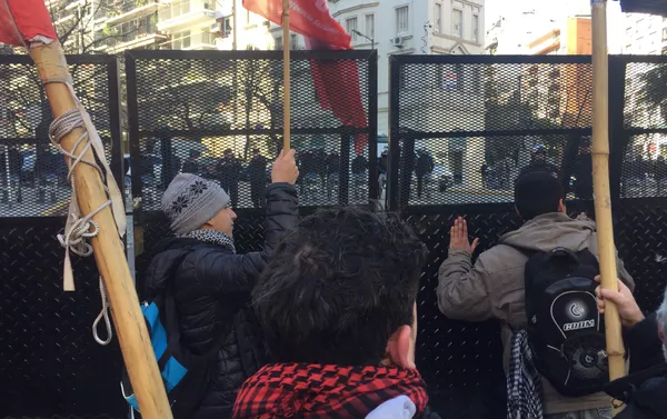 Manifestación contra el FMI y el ajuste en Argentina Manifestación contra el FMI y el ajuste en Argentina - Sputnik Mundo