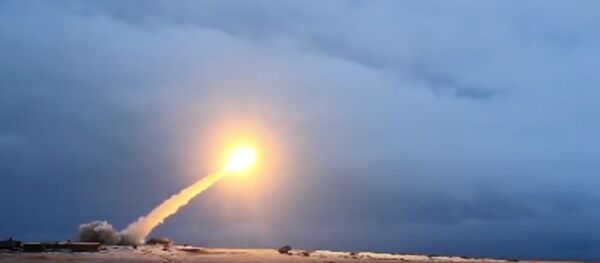 Un misil ruso, foto de archivo Un misil ruso, foto de archivo - Sputnik Mundo