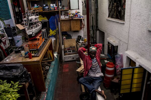 Migrante africano en el albergue Casa Tochán espera la resolución de su caso - Sputnik Mundo