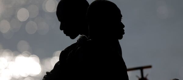 Dos migrantes en el mar Mediterráneo cerca de las costas españolas Dos migrantes en el mar Mediterráneo cerca de las costas españolas - Sputnik Mundo