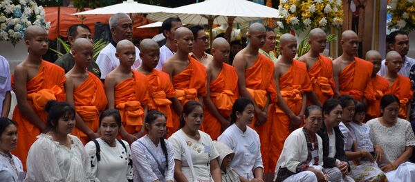 Los niños de la cueva de Tailandia se ordenan como novicios de Buda - Sputnik Mundo