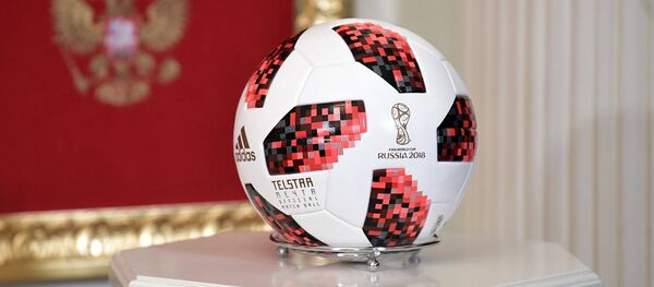 El balón del Mundial que Vladímir Putin le regaló a Donald Trump - Sputnik Mundo