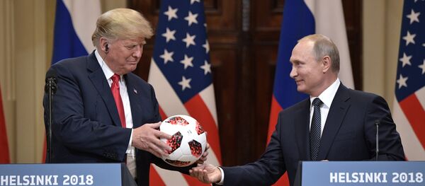 El presidente de Estados Unidos, Donald Trump y el presidente de Rusia, Vladímir Putin - Sputnik Mundo