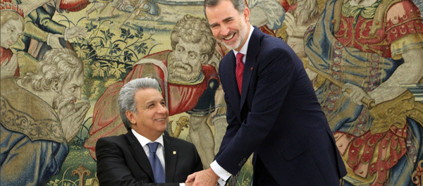 El presidente de Ecuador, Lenín Moreno, con el Rey de España, Felipe VI - Sputnik Mundo
