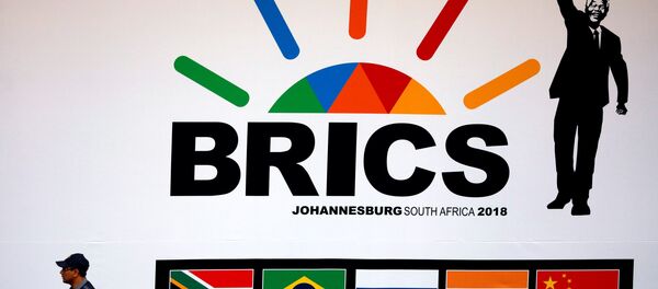 Logo de la cumbre de los BRICS en Sudáfrica - Sputnik Mundo