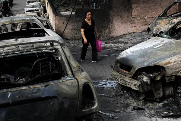 Una tragedia indescriptible: los incendios forestales asolan Grecia - Sputnik Mundo