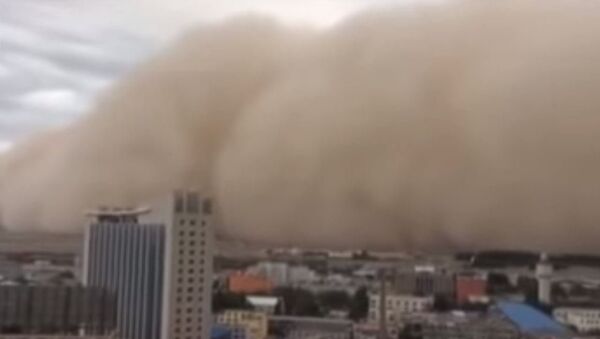 Tormenta de arena en Golmu - Sputnik Mundo