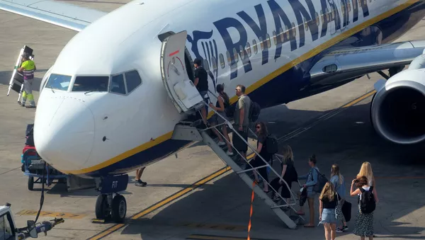 Un avión de compañía Ryanair - Sputnik Mundo