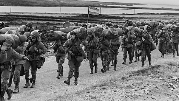 Soldados argentinos en la Guerra de las Malvinas (imagen referencial) - Sputnik Mundo