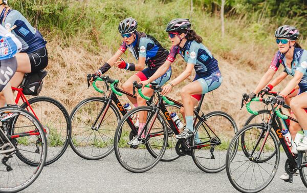 Ciclistas del proyecto 'Donnons des elles au vélo' en su vuelta a Francia - Sputnik Mundo