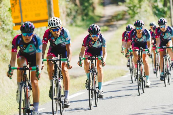 Ciclistas del proyecto 'Donnons des elles au vélo' en su vuelta a Francia - Sputnik Mundo