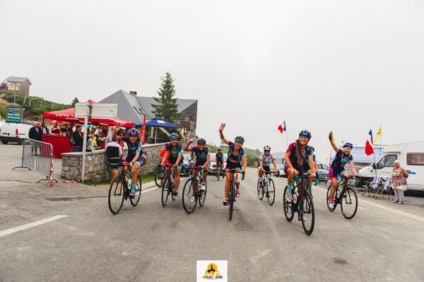 Ciclistas del proyecto 'Donnons des elles au vélo' en su vuelta a Francia - Sputnik Mundo