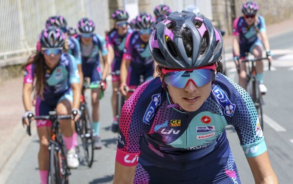 Ciclistas del proyecto 'Donnons des elles au vélo' en su vuelta a Francia - Sputnik Mundo