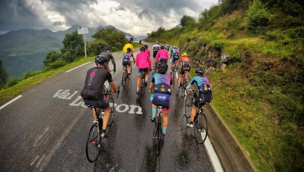 Ciclistas del proyecto 'Donnons des elles au vélo' en su vuelta a Francia - Sputnik Mundo