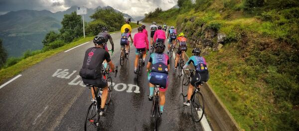 Ciclistas del proyecto 'Donnons des elles au vélo' en su vuelta a Francia - Sputnik Mundo