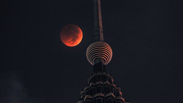 La Luna de sangre del 27 de julio La Luna de sangre del 27 de julio - Sputnik Mundo