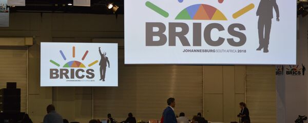 Logo de la cumbre de los BRICS en Sudáfrica - Sputnik Mundo