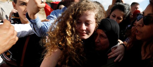 La joven palestina Ahed Tamimi - Sputnik Mundo