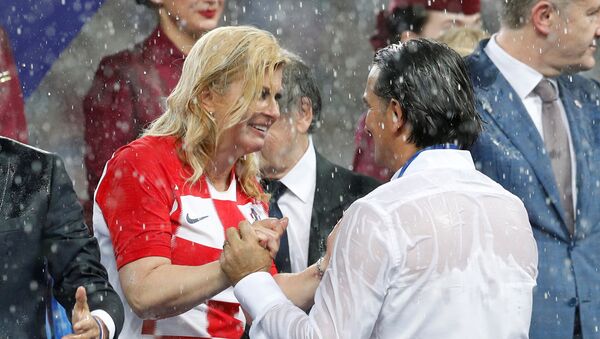 La presidenta de Croacia, Kolinda Grabar-Kitarovic y el técnico croata, Zlatko Dalic durante la final del Mundial Rusia 2018 - Sputnik Mundo