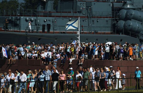 Así fue la majestuosa celebración del Día de la Armada en diferentes ciudades rusas - Sputnik Mundo