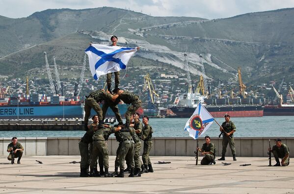 Así fue la majestuosa celebración del Día de la Armada en diferentes ciudades rusas - Sputnik Mundo