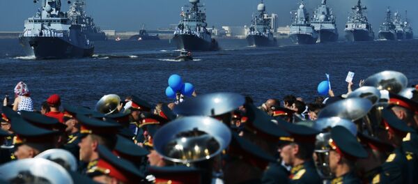 Así fue la majestuosa celebración del Día de la Armada en diferentes ciudades rusas - Sputnik Mundo